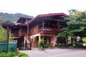 Hotel Quetzales